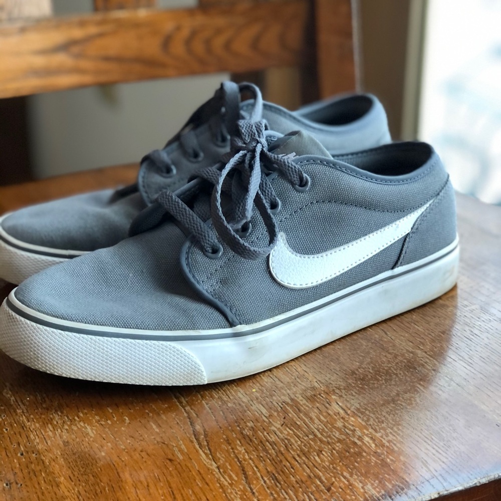 Nike Tennis Shoes